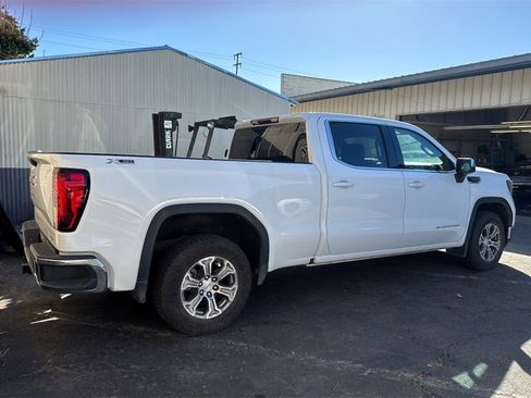 Used 2023 GMC Sierra 1500 SLE image 3