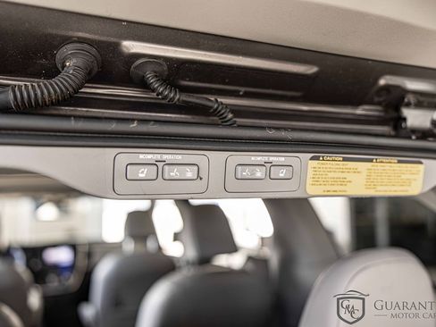 Used 2019 Toyota Sienna Limited image 16