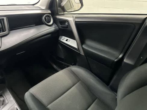 Used 2018 Toyota RAV4 LE FWD image 13