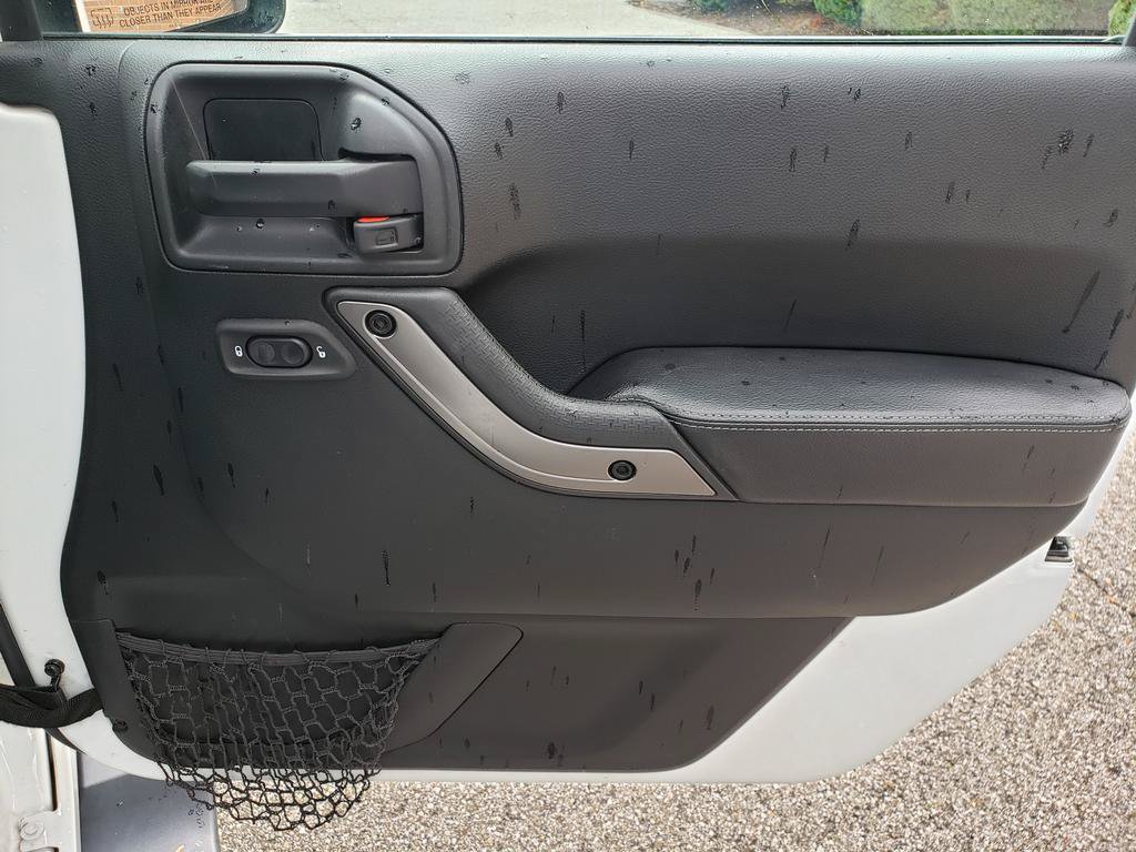 Used 2018 Jeep Wrangler Unlimited Sahara AWD/4WD image 17