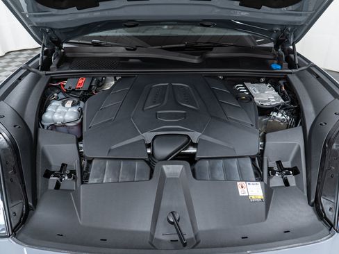 Certified 2024 Porsche Cayenne Coupe AWD/4WD image 12