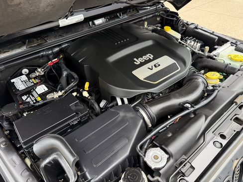 Used 2016 Jeep Wrangler Unlimited Rubicon image 31