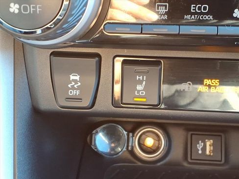 Used 2024 Toyota RAV4 XLE Premium image 20