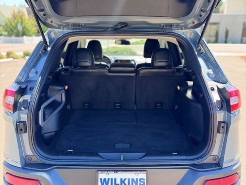Used 2014 Jeep Cherokee Trailhawk w/ Leather Interior Group AWD/4WD image 17