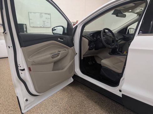 Used 2017 Ford Escape SE AWD/4WD image 6