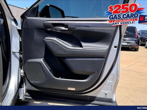 Used 2023 Toyota Highlander Platinum AWD/4WD image 24