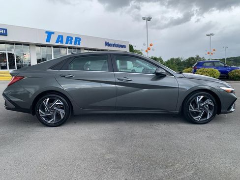 New 2025 Hyundai Elantra Limited image 39