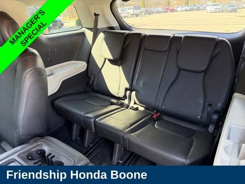 Used 2022 Kia Carnival LX FWD image 34