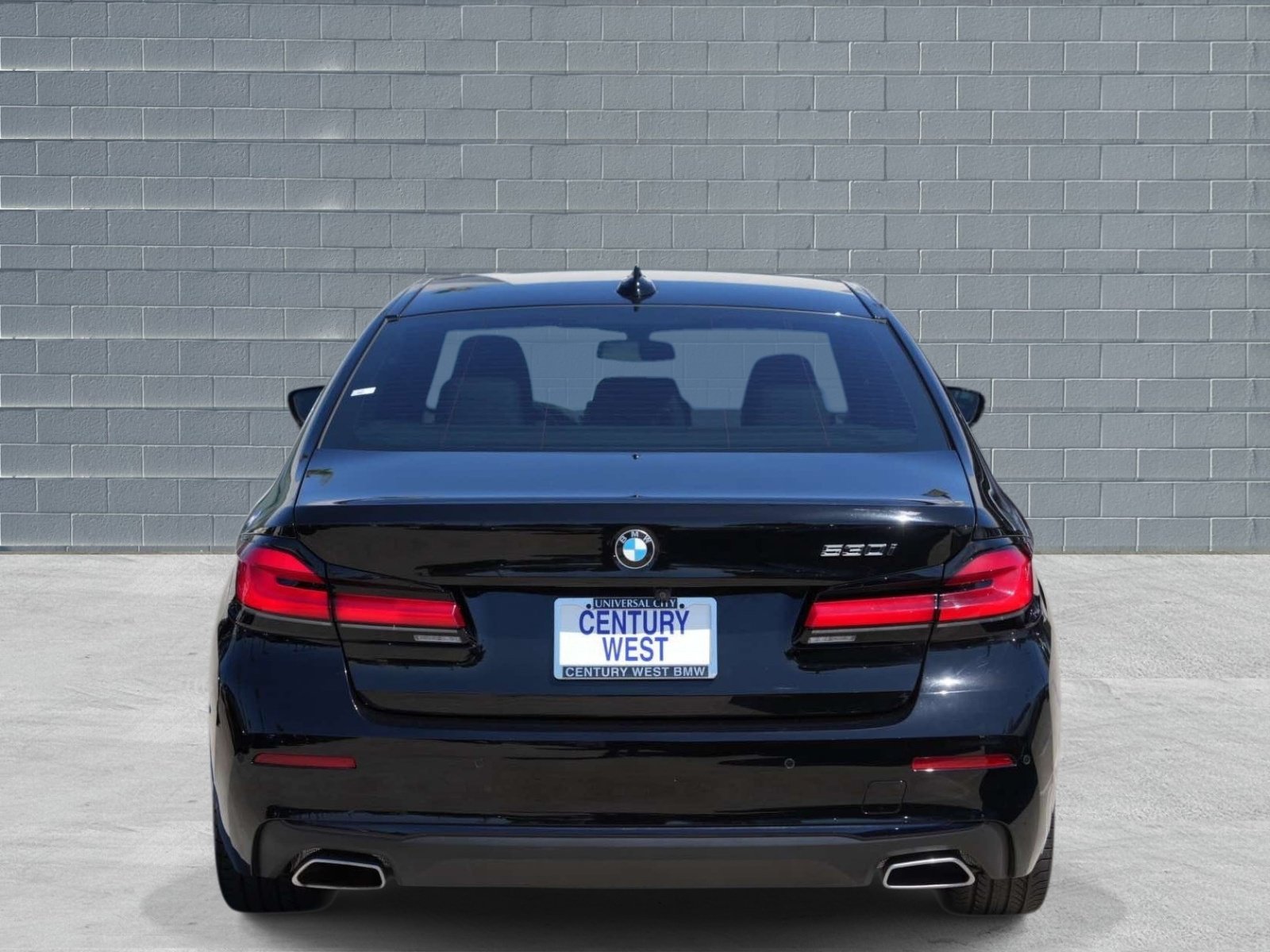 Used 2023 BMW 530i w/ Convenience Package RWD image 4