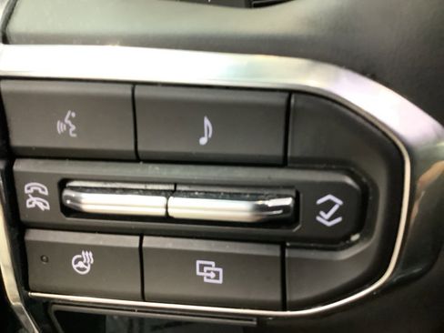 Used 2025 GMC Acadia Elevation image 18