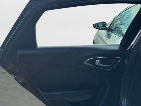 Used 2015 Chrysler 200 Limited image 19