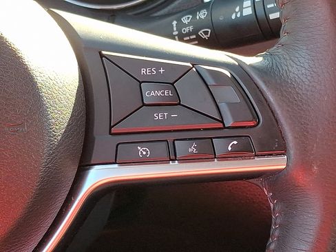 Used 2018 Nissan Rogue SV image 22