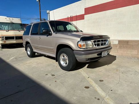 Used 1997 Ford Explorer 4WD 4-Door image 8