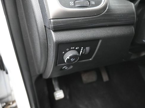 Used 2020 Jeep Grand Cherokee Altitude image 13