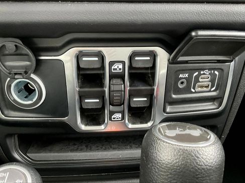 Used 2024 Jeep Wrangler Unlimited Sahara image 30