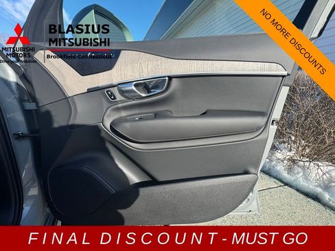 Used 2025 Volvo XC90 B6 Ultra w/ Protection Package Premier image 36