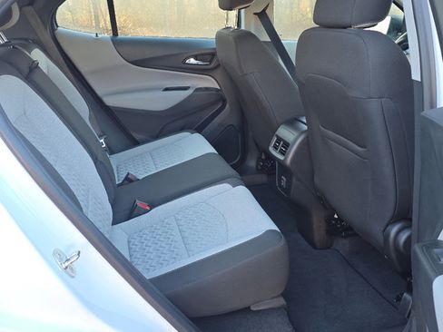 Used 2022 Chevrolet Equinox LS image 23