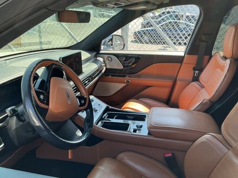 Used 2022 Lincoln Aviator Black Label Grand Touring AWD/4WD image 11