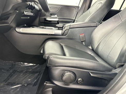 Used 2022 Mercedes-Benz GLB 250 4MATIC image 21