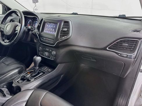 Used 2020 Jeep Cherokee Latitude Plus FWD image 34