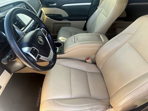 Used 2019 Toyota Highlander XLE image 5