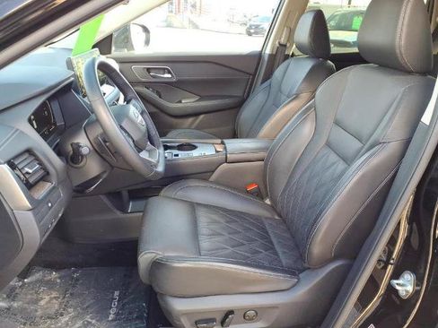 Certified 2025 Nissan Rogue Platinum FWD image 7