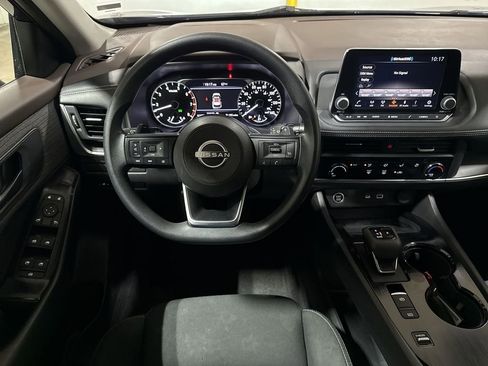 Used 2023 Nissan Rogue S image 11