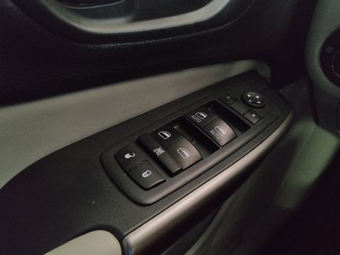 Used 2020 Jeep Cherokee Limited FWD image 27