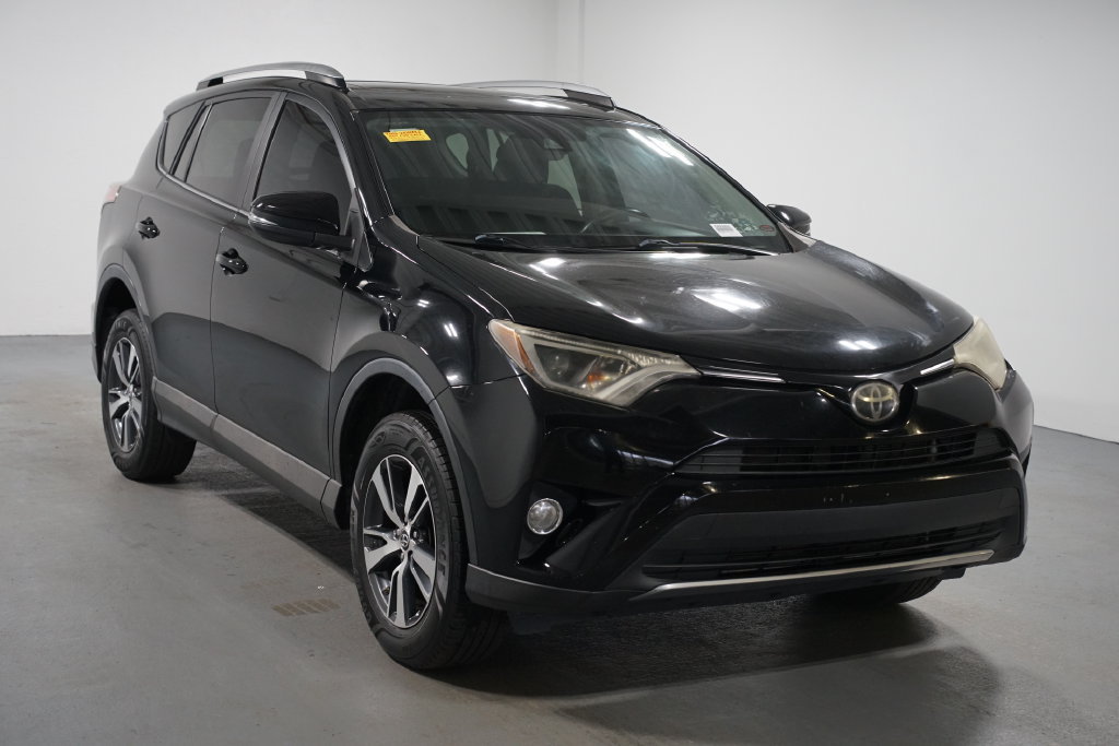 Used 2017 Toyota RAV4 XLE FWD image 3