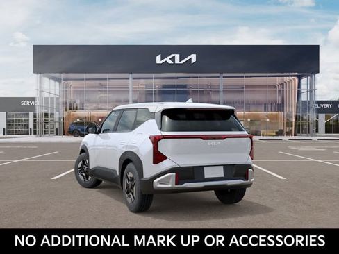 New 2027 Kia Seltos LX FWD image 4
