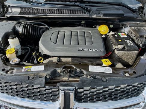 Used 2017 Dodge Grand Caravan SXT image 29