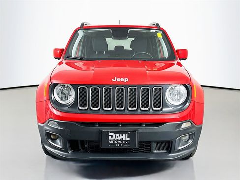 Used 2018 Jeep Renegade Latitude w/ Cold Weather Group image 2