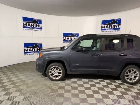 Used 2022 Jeep Renegade Latitude w/ Convenience Group AWD/4WD image 7