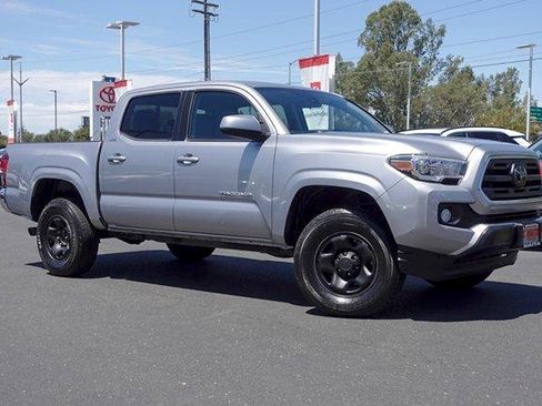 Used 2018 Toyota Tacoma SR5 RWD image 4