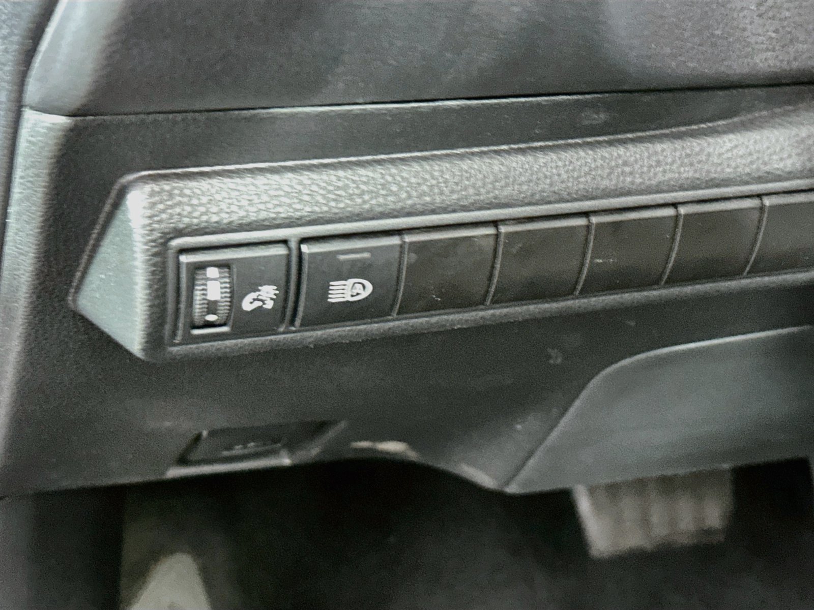 Used 2023 Toyota Corolla LE FWD image 11