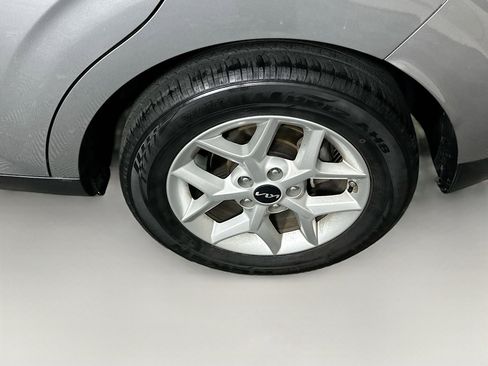 Used 2025 Kia Soul LX w/ LX Technology Package image 11