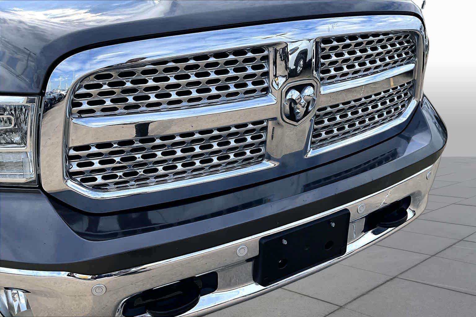 Used 2018 RAM 1500 Laramie w/ Convenience Group AWD/4WD image 30
