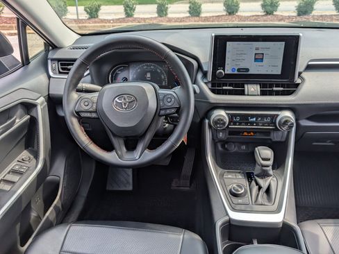 Used 2025 Toyota RAV4 LE AWD/4WD image 16