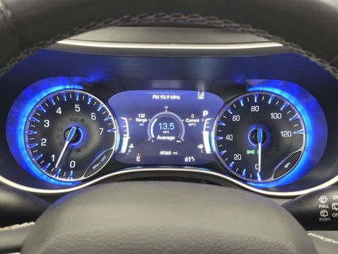 Used 2022 Chrysler Pacifica Touring-L image 32