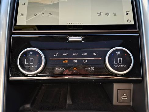 Certified 2025 Land Rover Discovery S AWD/4WD image 24