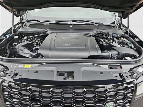 New 2024 Land Rover Discovery Dynamic SE image 14