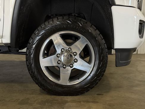 Used 2016 GMC Sierra 2500 Denali w/ Duramax Plus Package AWD/4WD image 17
