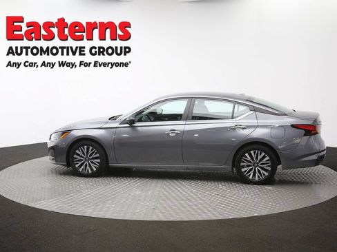 Used 2025 Nissan Altima 2.5 SV FWD image 60