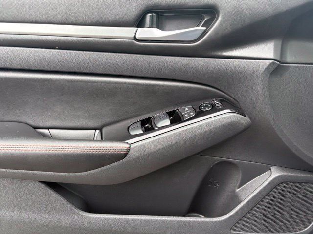 Used 2024 Nissan Altima 2.5 SR AWD/4WD image 21