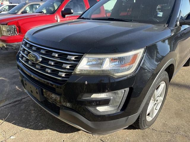 Used 2017 Ford Explorer XLT w/ Equipment Group 202A AWD/4WD image 2