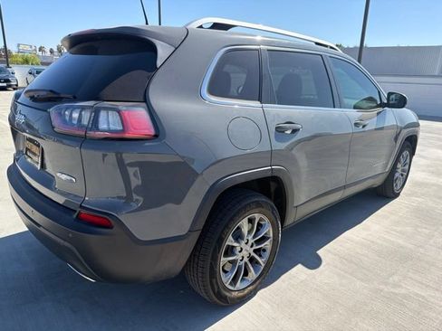 Used 2019 Jeep Cherokee Latitude Plus FWD image 2