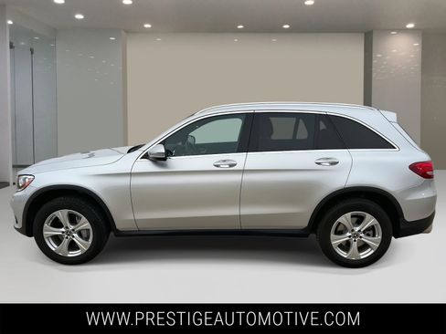 Used 2018 Mercedes-Benz GLC 300 4MATIC image 2