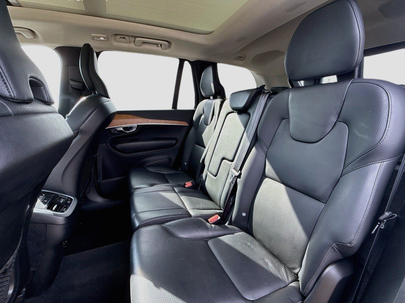 Used 2023 Volvo XC90 B6 Plus AWD/4WD image 23