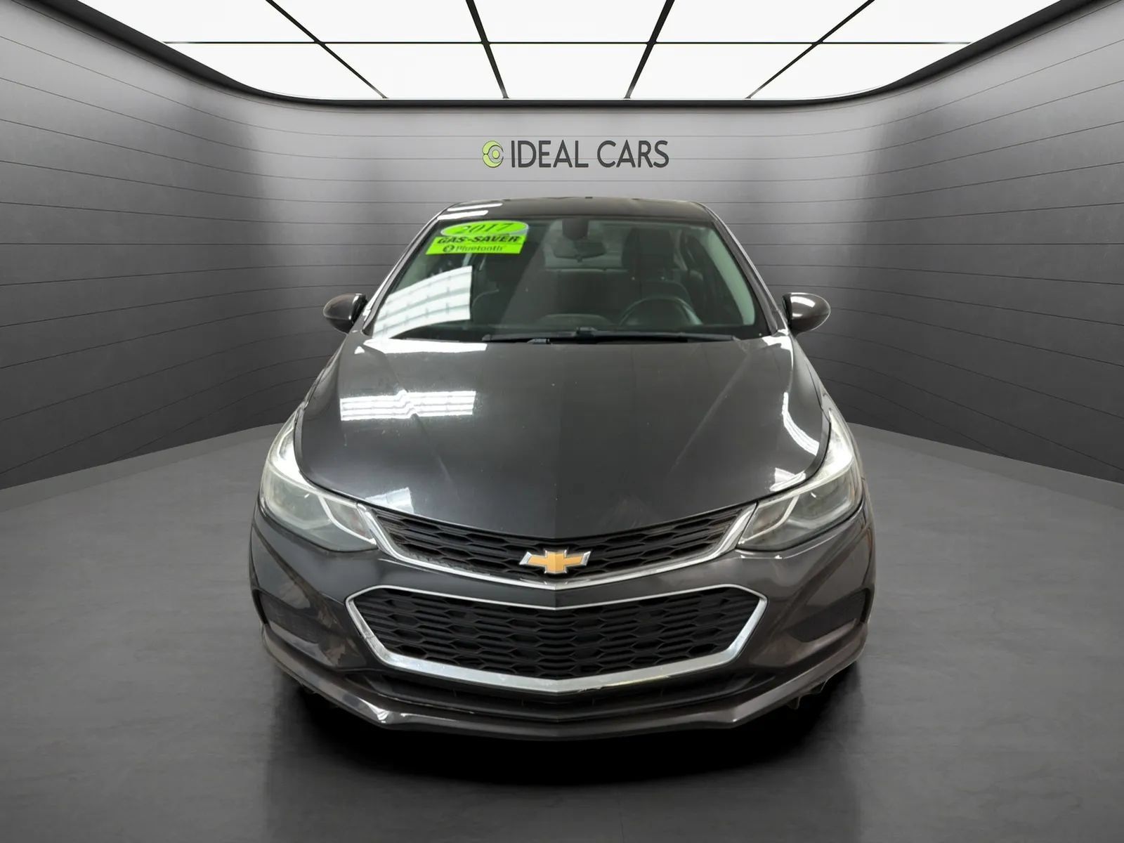Used 2017 Chevrolet Cruze LT w/ Convenience Package FWD image 2