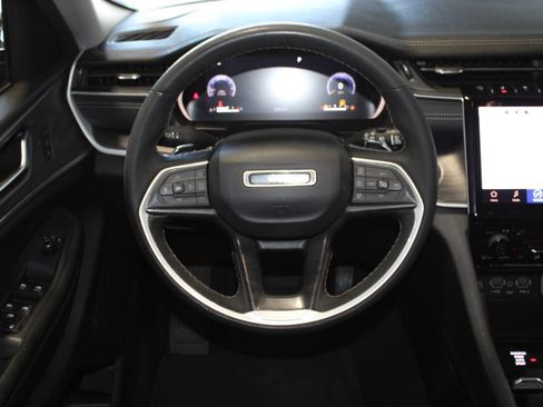 Used 2023 Jeep Grand Cherokee L Limited w/ Black Appearance Package AWD/4WD image 13